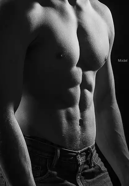 male-body-contouring-model-grayscale